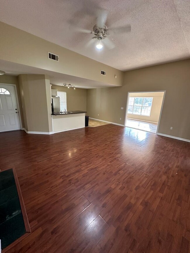 Foto del edificio - 910 Crawford Cir