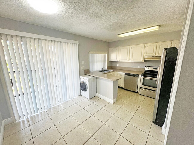 Building Photo - 4411 Treehouse Ln