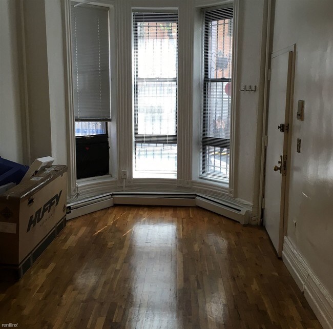 Building Photo - 123 W 95th St
