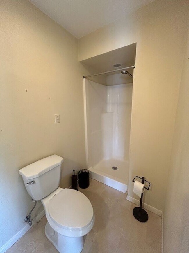 Building Photo - 2200 Ridgecrest Cir
