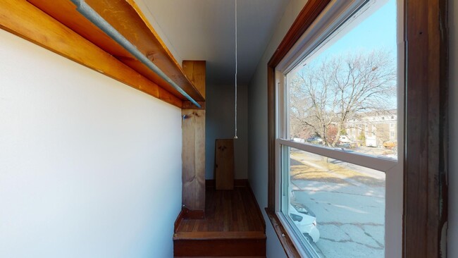Building Photo - 3 Bedroom Steps Away From Campus