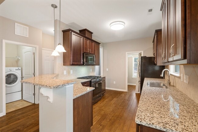 Building Photo - Available Now! Gorgeous, Well Upgraded 3 Bed / 2.5 Bath w/ First Floor Primary!