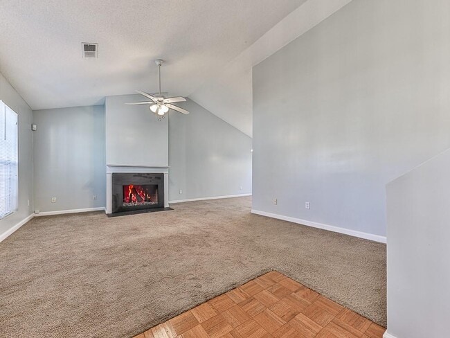 Foto del edificio - 4375 Yellow Rose Dr