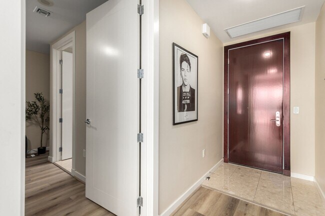 Building Photo - Fully Furnished Panorama Unit