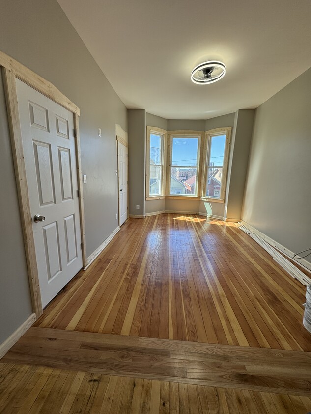 Living Room - 3353 S Emerald Ave