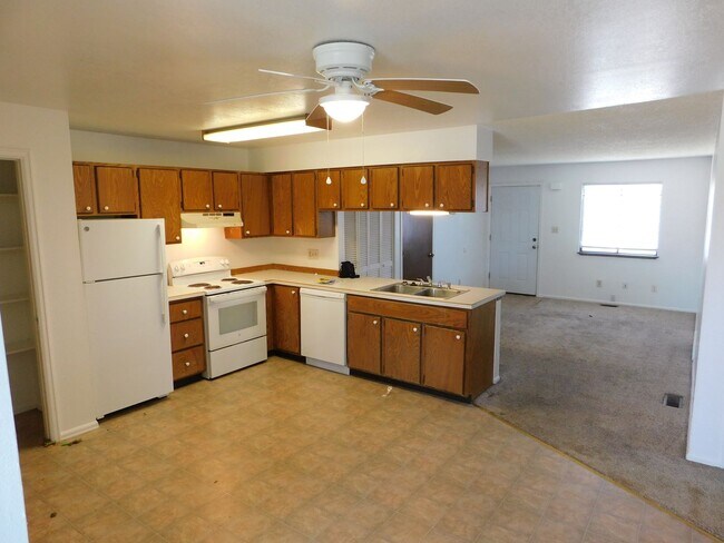 Building Photo - Ground Floor Apartment in FRUITA!!!