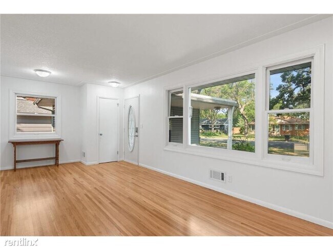 Building Photo - 3 br, 2 bath House - 6221 Sunrise Dr NE