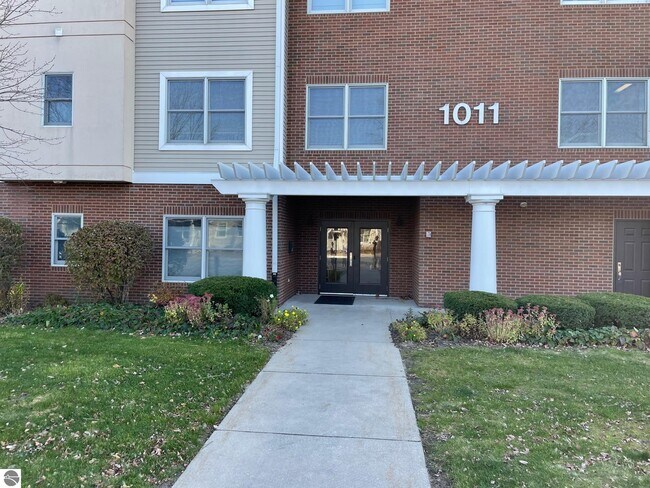Foto del edificio - 1011 Lake Ridge Dr