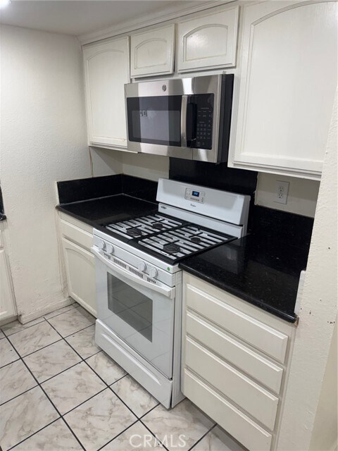 Building Photo - 8847 Willis Ave