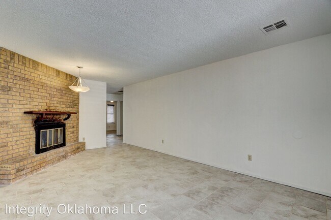 Building Photo - 2 br, 2 bath House - 208 Woodman Dr.