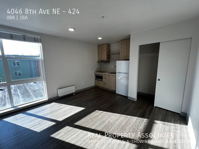 Foto del edificio - Walking distance to UW, shopping and publi...