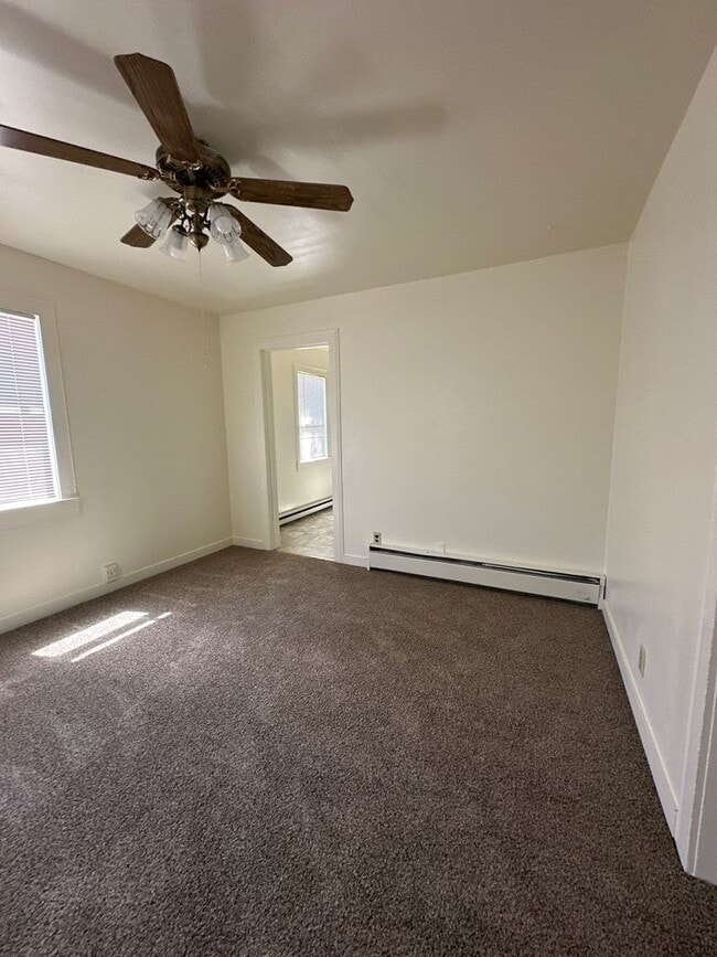 Building Photo - 1826 Summers Ln