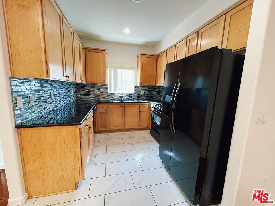 Primary Photo - 12132 Hart St