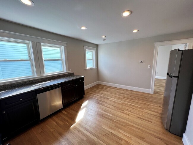 Foto del edificio - 344-346-346 Hyde Park Ave