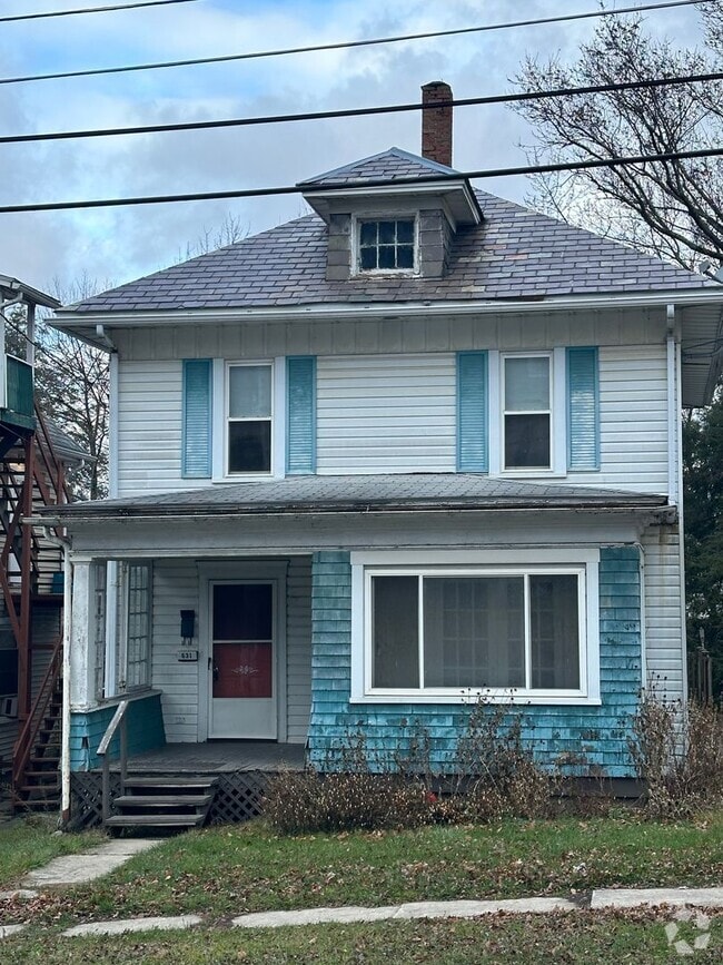 Building Photo - 631 S Center St