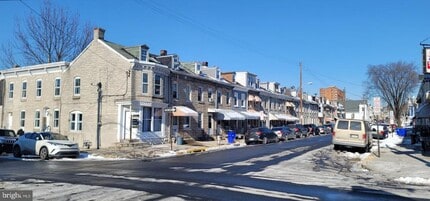 Building Photo - 348 S 11th St