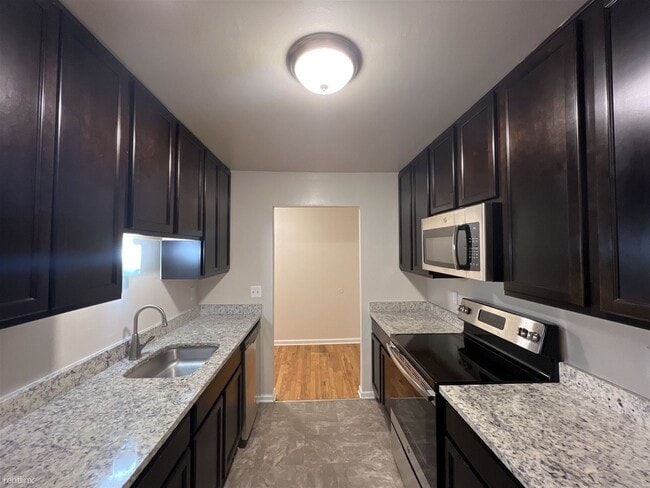 Building Photo - 2 br, 1 bath Condo - 455 W Marshall St