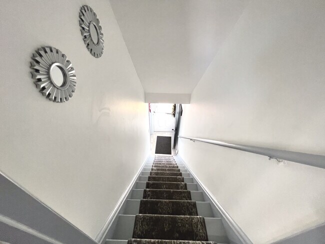 2nd floor - 25 Tuttle St