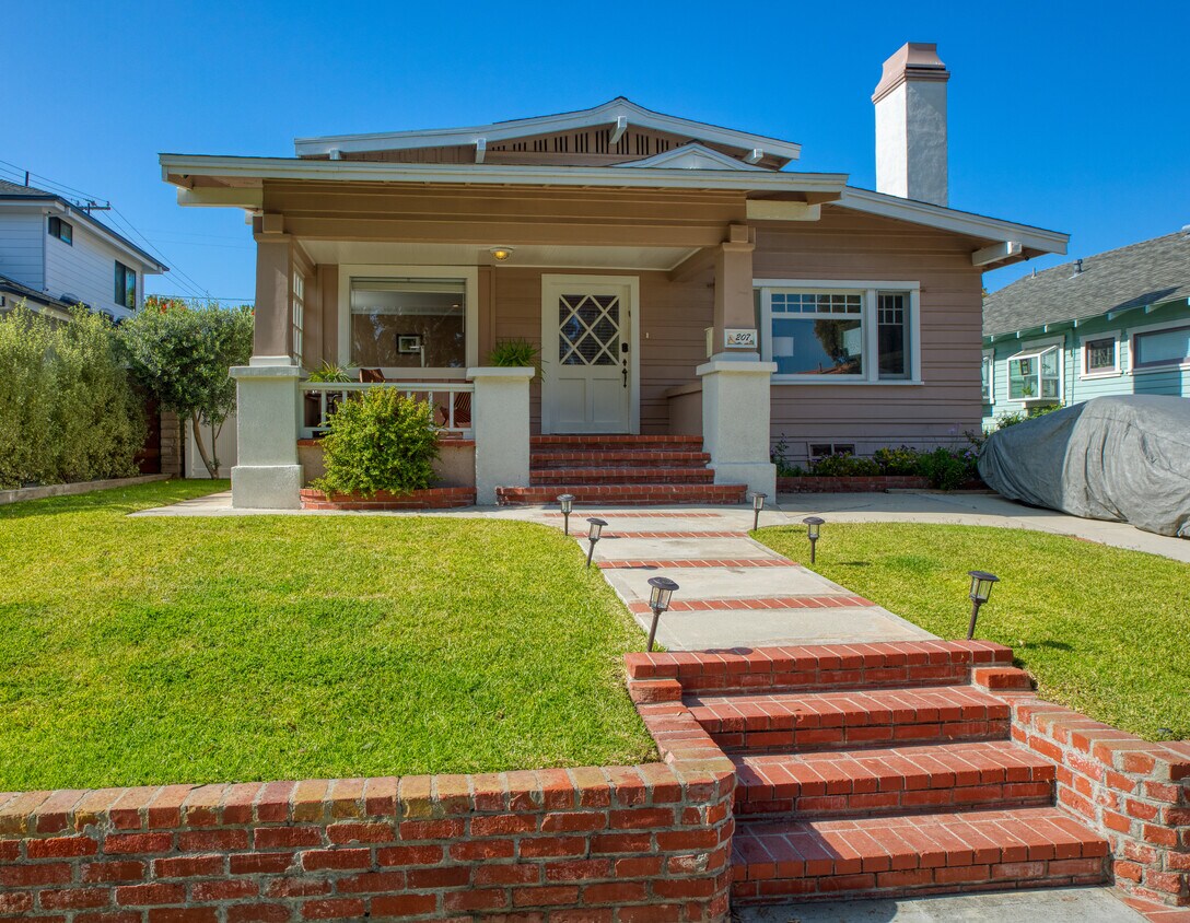 207 Avenue C Houses in Redondo Beach, CA Westside Rentals