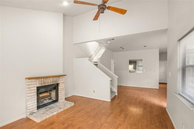 Building Photo - 1605 Waterloo Tr