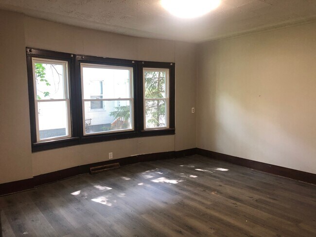 Building Photo - 1124 9th Ave