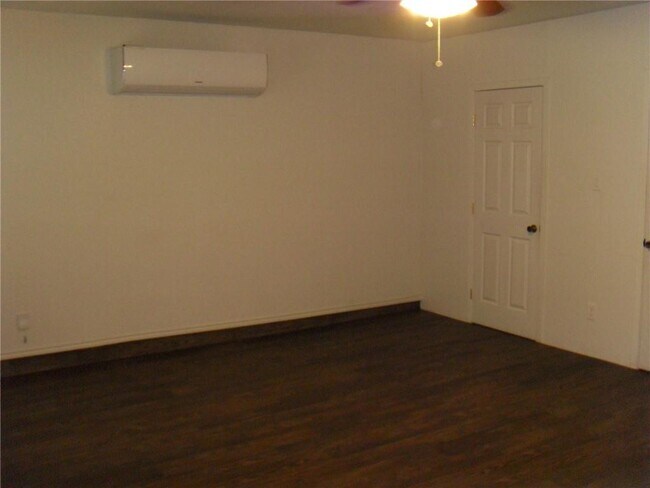 Foto del edificio - 513 Maple Run Dr