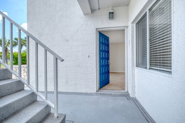 Foto del edificio - 14800 Walsingham Rd