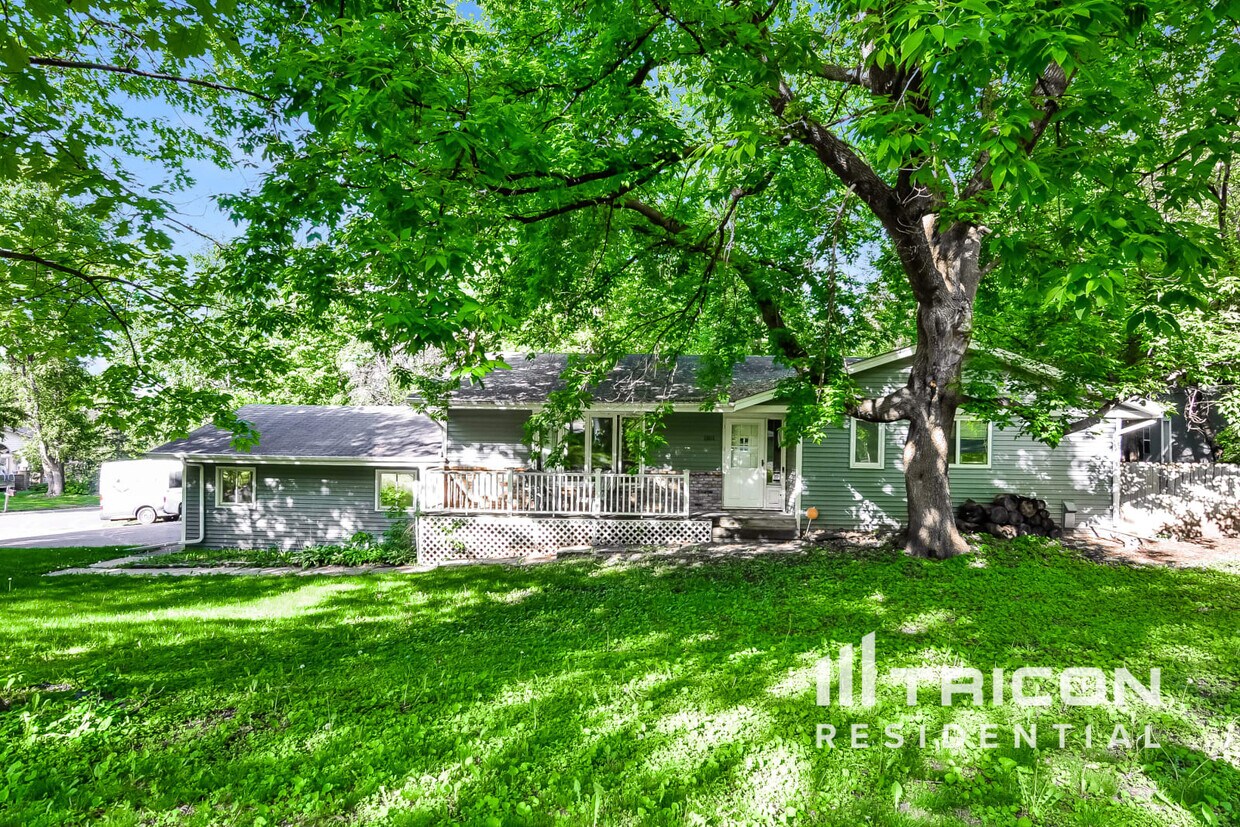 Primary Photo - 13101 Thomas Ave