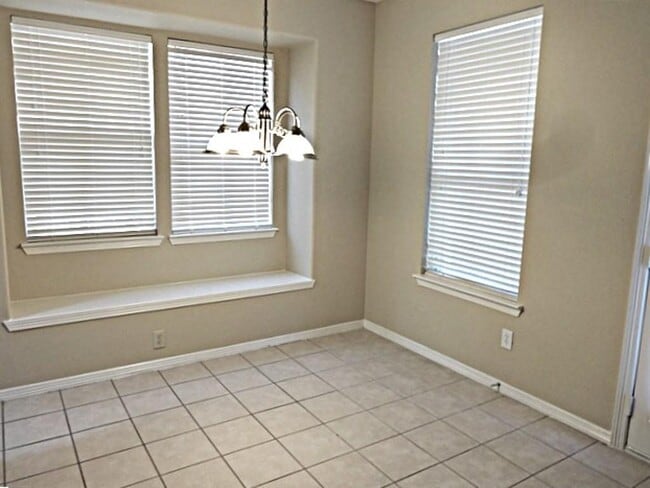 Building Photo - 4807 Chase Ct Dr