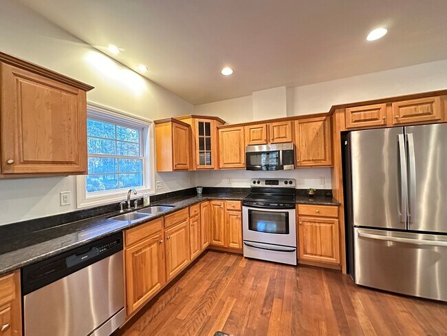Building Photo - Lovely 3 Bedroom/2 Bathroom Home Nestled N...