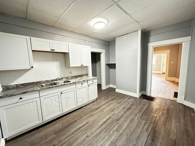 Building Photo - 97 Whitethorne Ave