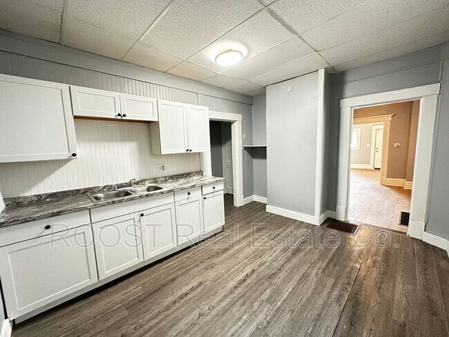 Foto del edificio - 97 Whitethorne Ave