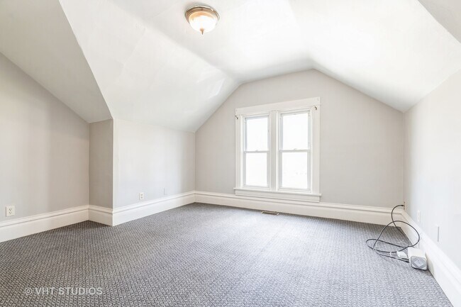 Foto del edificio - 2415 Johnsburg Rd