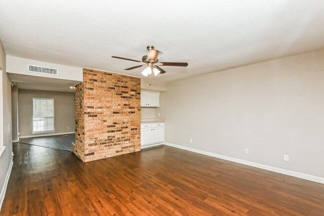 Building Photo - 7812 Burgundy Dr