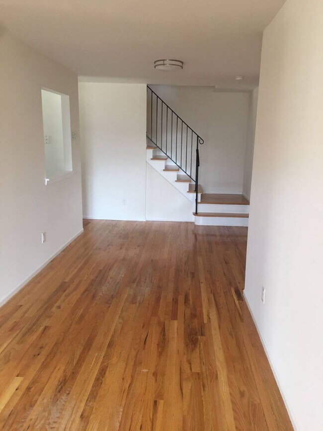 20 Edgewood Rd, Port Washington, NY 11050 House Rental in Port