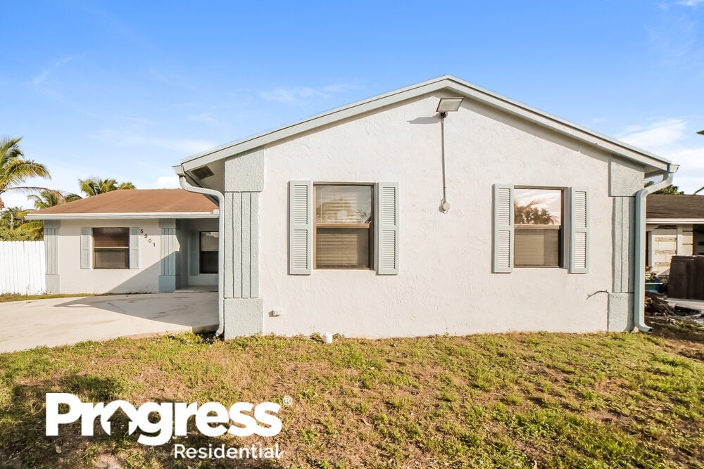 5901 Lincoln Cir W, Lake Worth Beach, FL 33463 House Rental in Lake