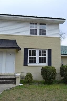 Building Photo - 327 Pleasant St