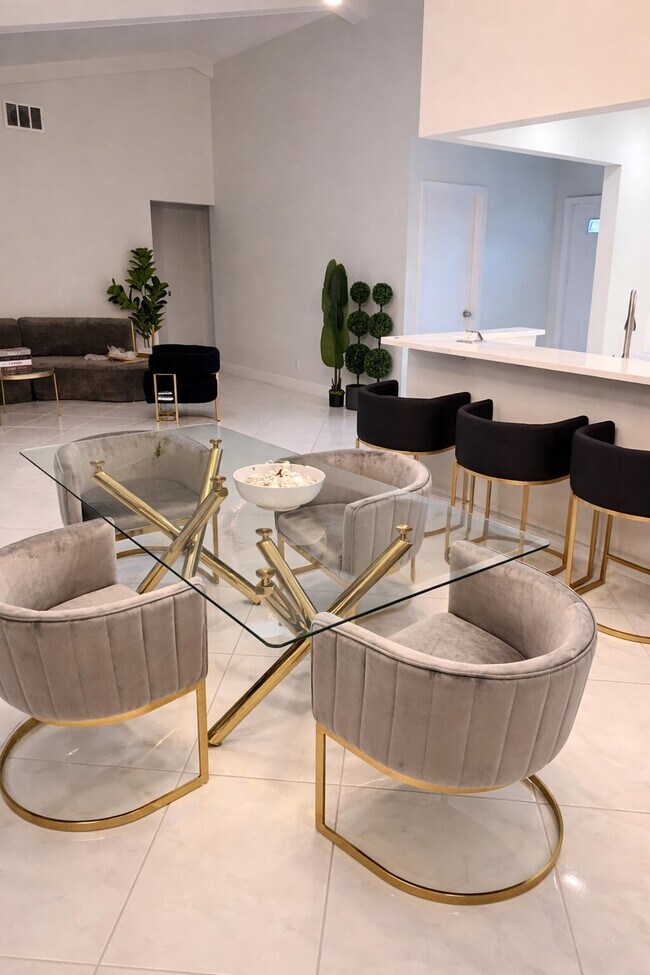 Foto del edificio - 9940 Liberty Rd