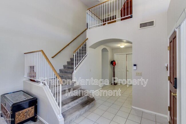Foto del edificio - 951 N Kenwood Ln