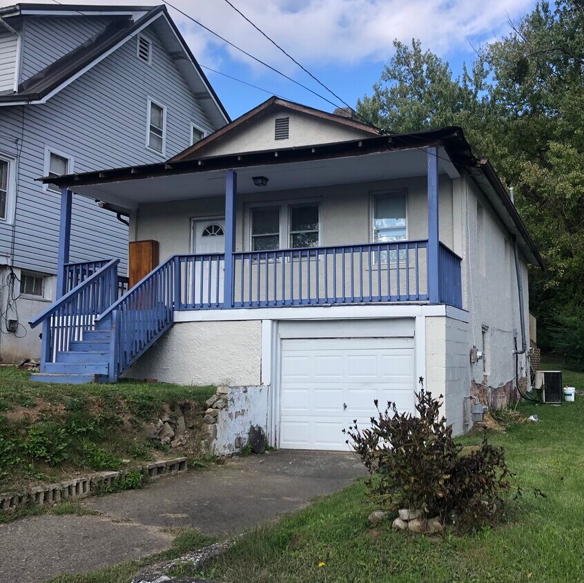 1042 Beech Ave, Charleston, WV 25302