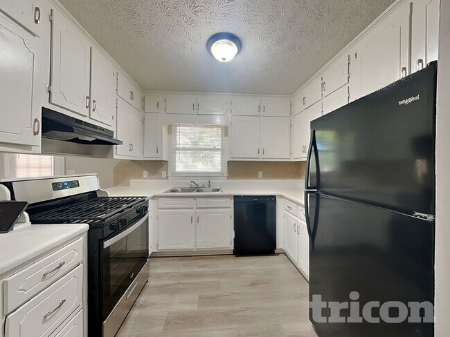 Foto del edificio - 60 Beaverdam Ct