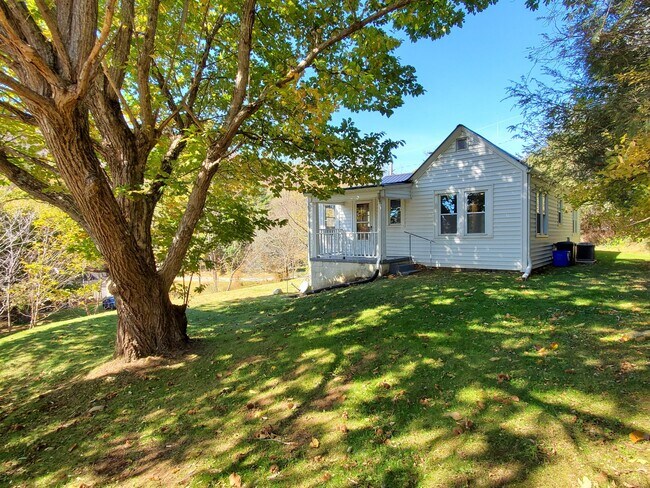 Photo - 10 E 6th St House