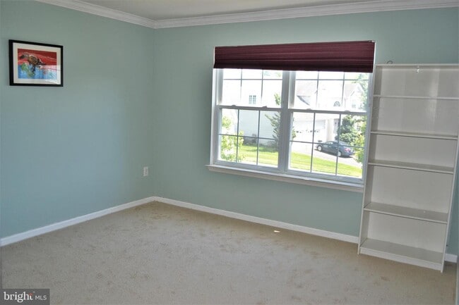 Building Photo - 15 Carriage Ct