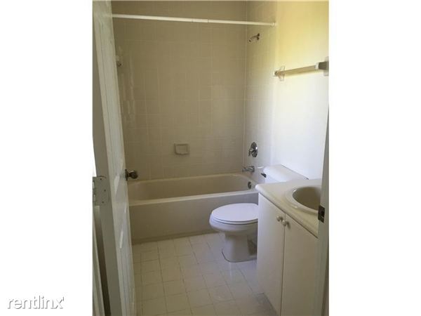 Building Photo - 1601 SE 24th Ct