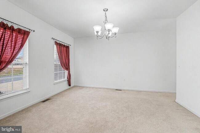 Foto del edificio - 9 Woodmere Rd