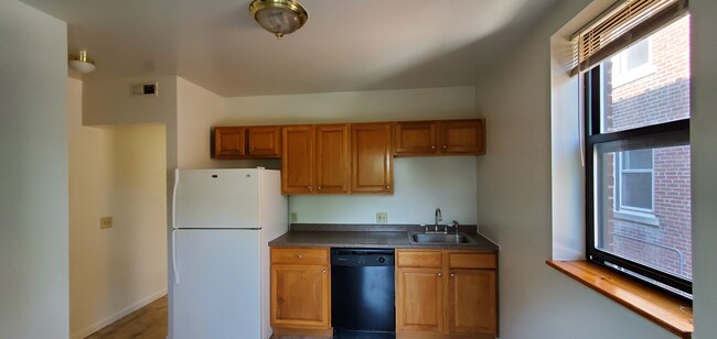Building Photo - 6253 Cates Ave