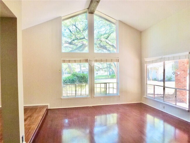 Foto del edificio - 11100 Balcones Woods Cir