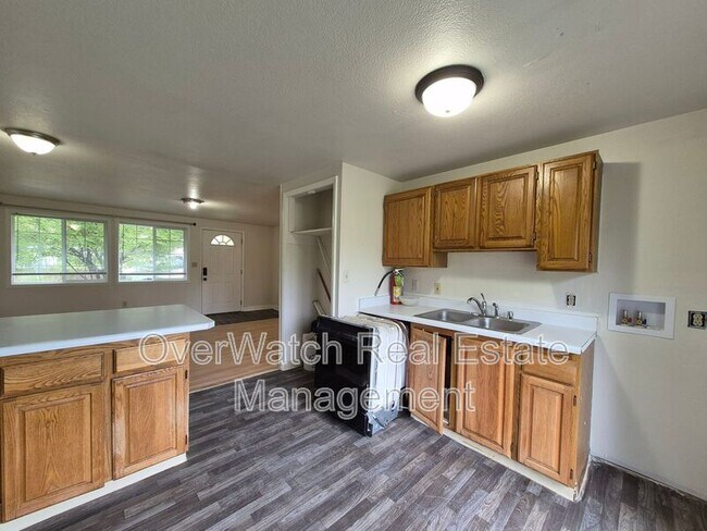 Foto del edificio - 1604 Elmendorf Dr