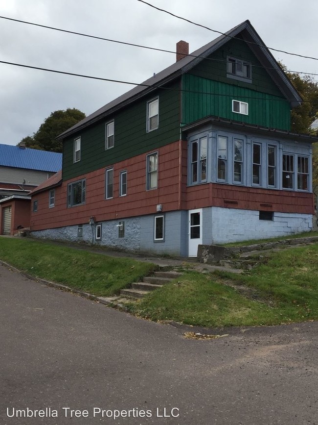 Building Photo - 301 Isle Royale St