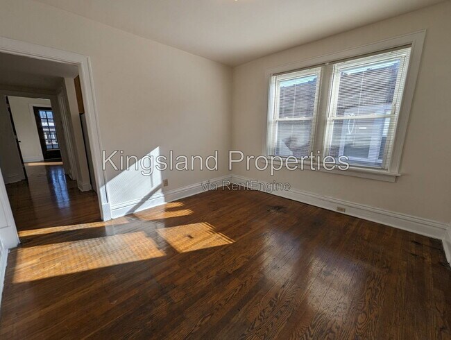 Foto del edificio - 4943 Lindenwood Ave